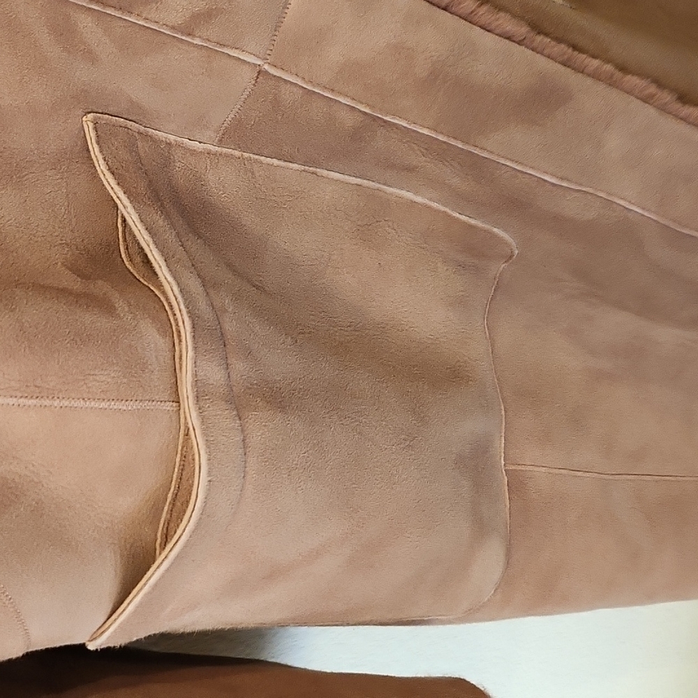 UGG Remy Reversible Shearling Coat. Retail Price$1'995 Color:sephia film. - Picture 4 of 15